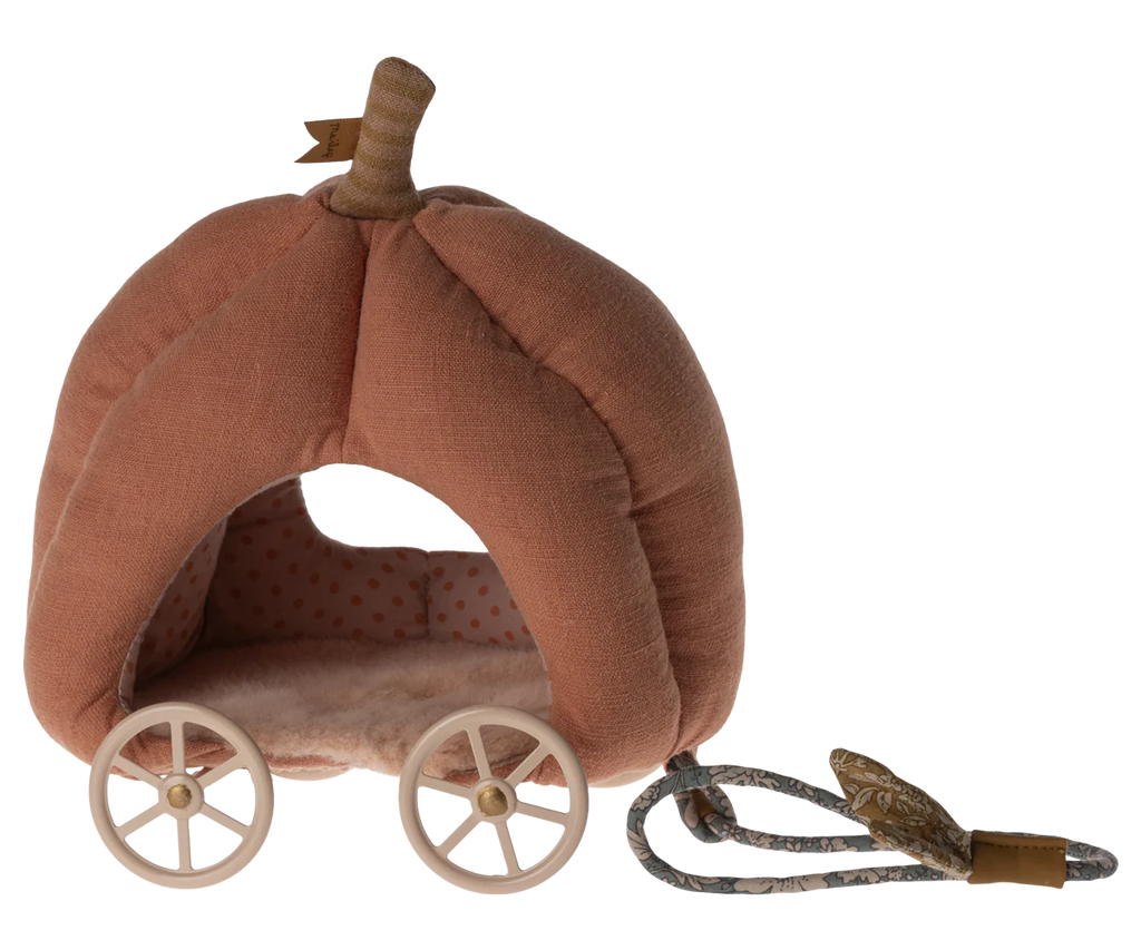 This Maileg Pumpkin Carriage features a soft, peach-toned fabric exterior and a polka-dot interior. With its four white wheels and an ornate fabric pull cord, it perfectly complements the whimsical world of any royal mice family.