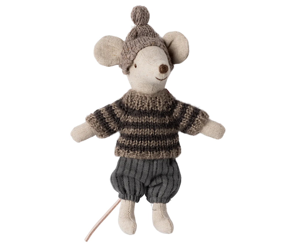 The Maileg Winter Mouse with Ski Set, Big Brother in Grey is a plush toy designed for wintertime adventures. Dressed in a cozy knitted brown hat and striped sweater paired with gray pants, this mouse features a long, thin tail and stands upright against a plain background, ready to become part of any mouse playset escapade.