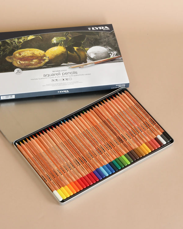 Color pencils 