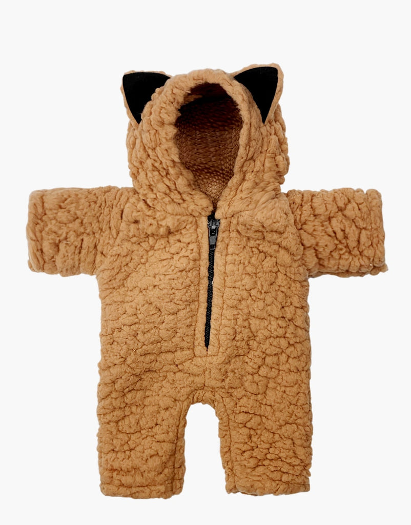 The Brown Sugar Sherpa Halloween Onesie, designed for Minikane Dolls, offers ultimate comfort with its fluffy texture and a hood adorned with charming black cat ears. Featuring a front zipper for easy dressing and removal, this onesie ensures your little one remains snug and cozy.