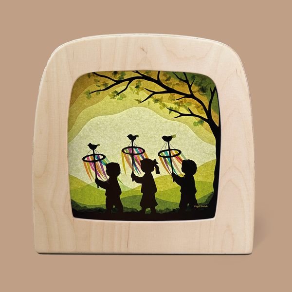 Children holding bird-shaped lanterns made from the Palmpas Silhouette for Toverlux Lamp, crafted with translucent materials, stand against a lush green landscape. The enchanting scene is enclosed within a wooden frame with a tree branch stretching above.