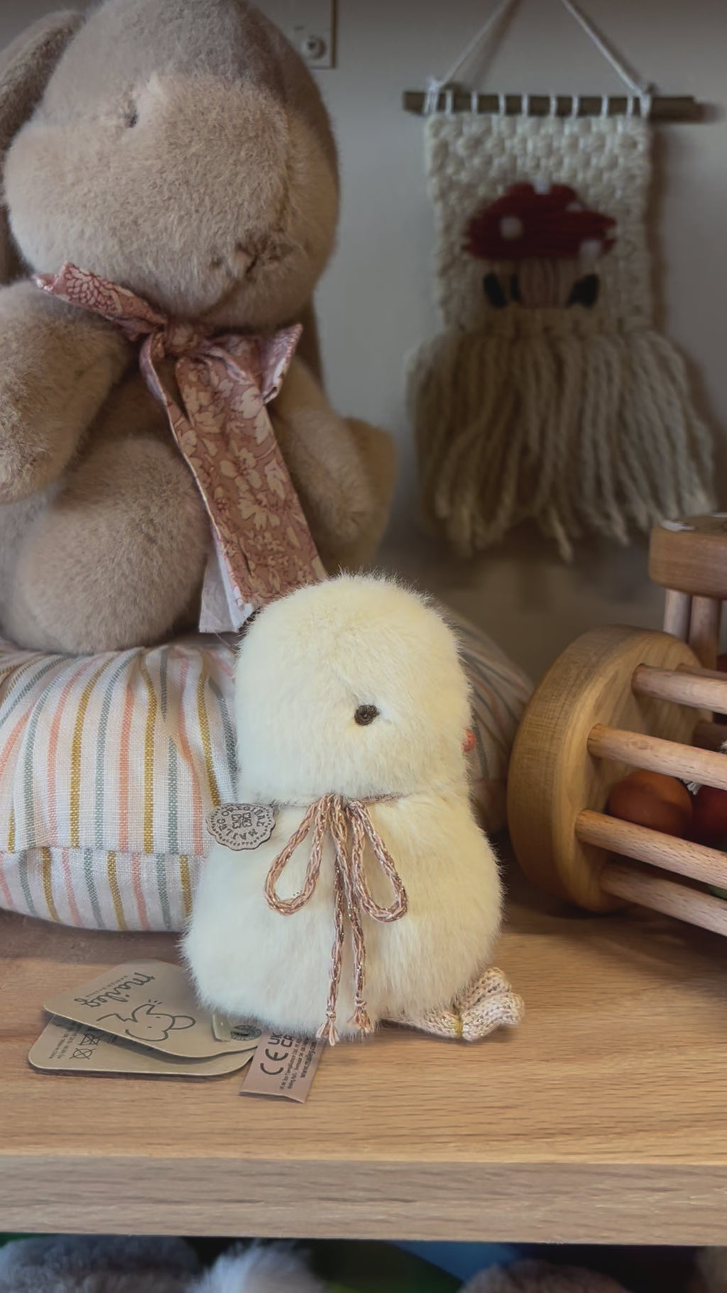 Video of light yellow plush chick on the store shelf. 